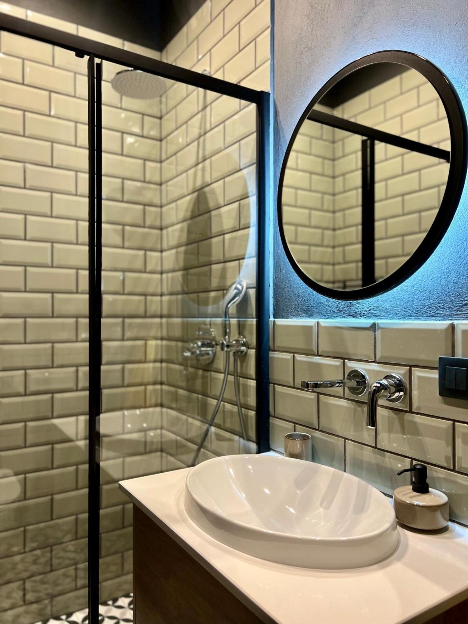 Art Apartment Glebova Lviv Luaran gambar
