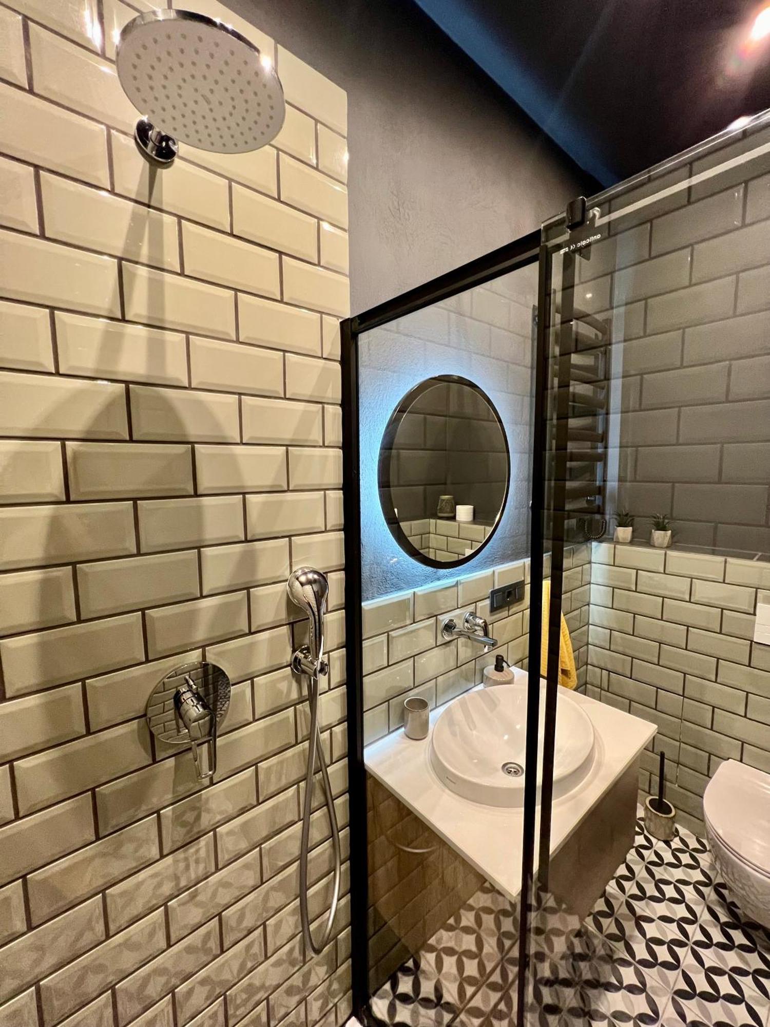 Art Apartment Glebova Lviv Luaran gambar